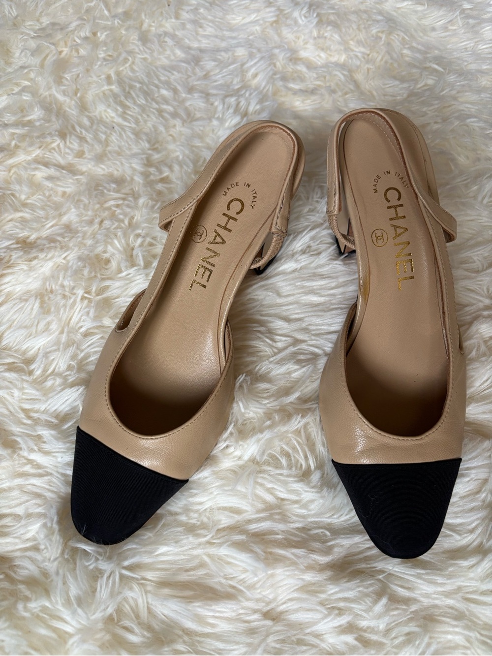 CHANEL Two Tone Beige Black Cap Toe Slingback Block Heel Pumps 35.5C/ 5.5
